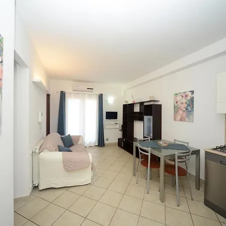 Little House Apartment *
